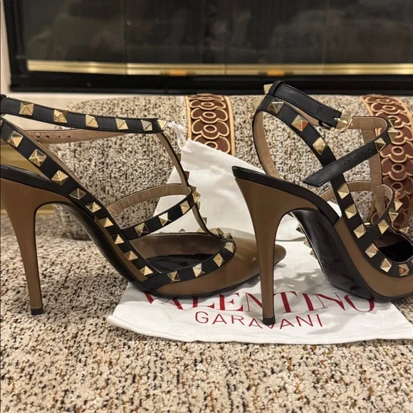 AUTHENTIC Valentino Tan and Black Rockstud Heels - Picture 5 of 9